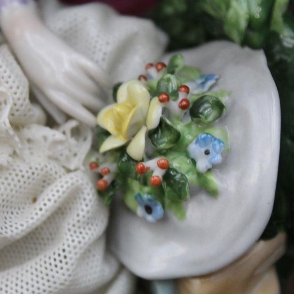 Dresden lace porcelain ANTIQUE East German statue - Picture 3 of 10